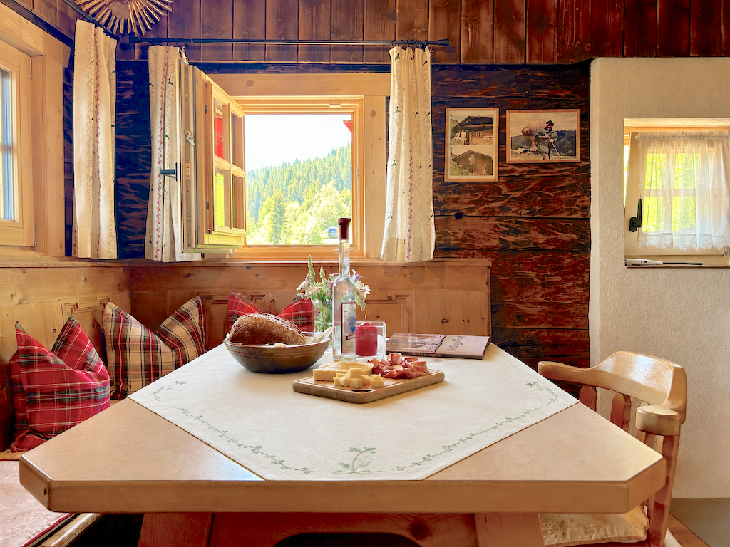 Loachh�tte Jaggler im Zillertal ... nehmt Platz in der sch�nen Stube